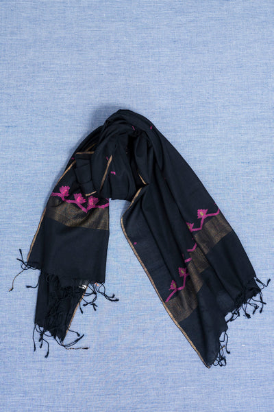 Scallop jamdani stole