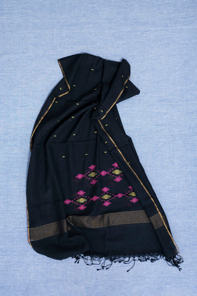 Diamond-grid jamdani stole