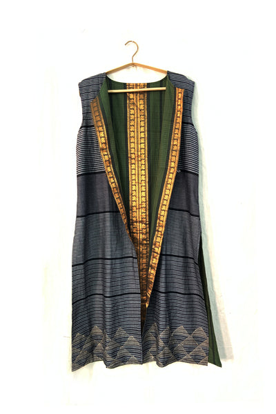 Rekha jamdani cape