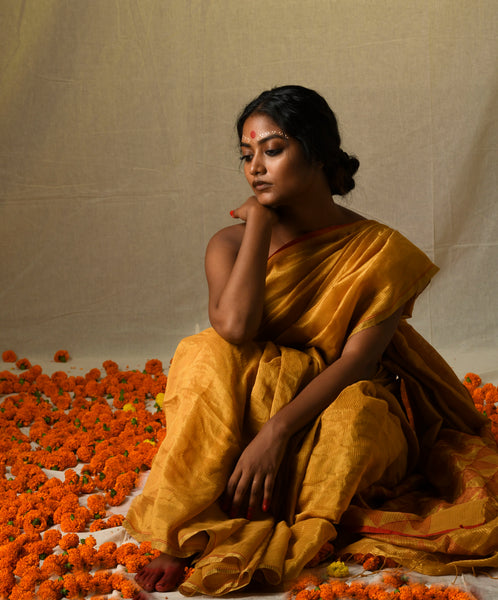 Jhorna jamdani saree in woven gold.